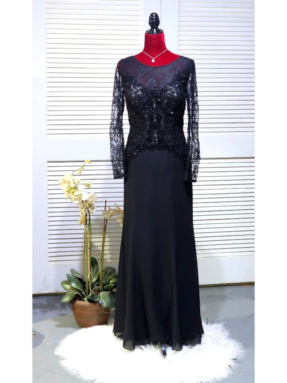 MGNY Women Black Long Sleeve Lace & Beaded Gown Formal Evening Dress Sz 10 2580